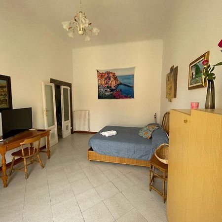 Tommy Guest House Ла-Спеція Екстер'єр фото